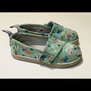 TOMS dog print shoes 9c